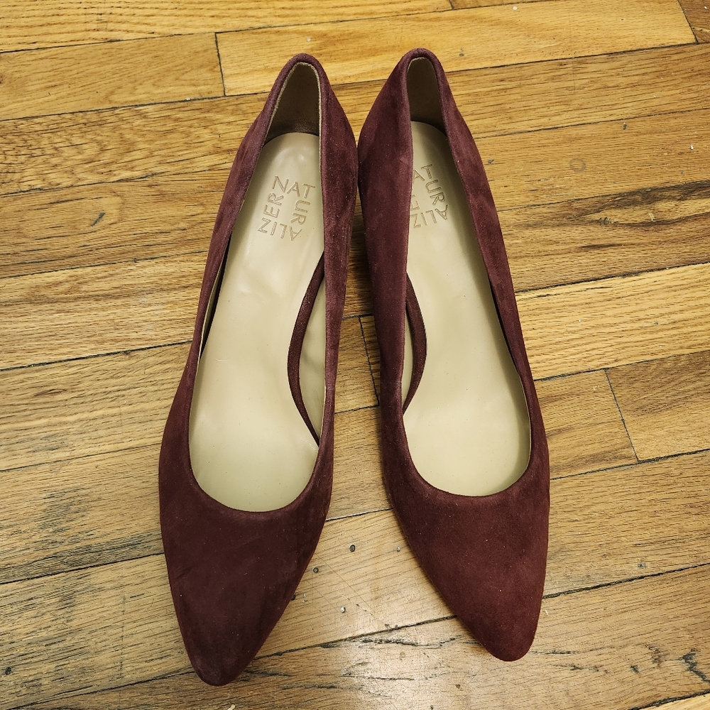 Naturalizer Size US 10M Block Heel Carmen Burgundy suede block heel